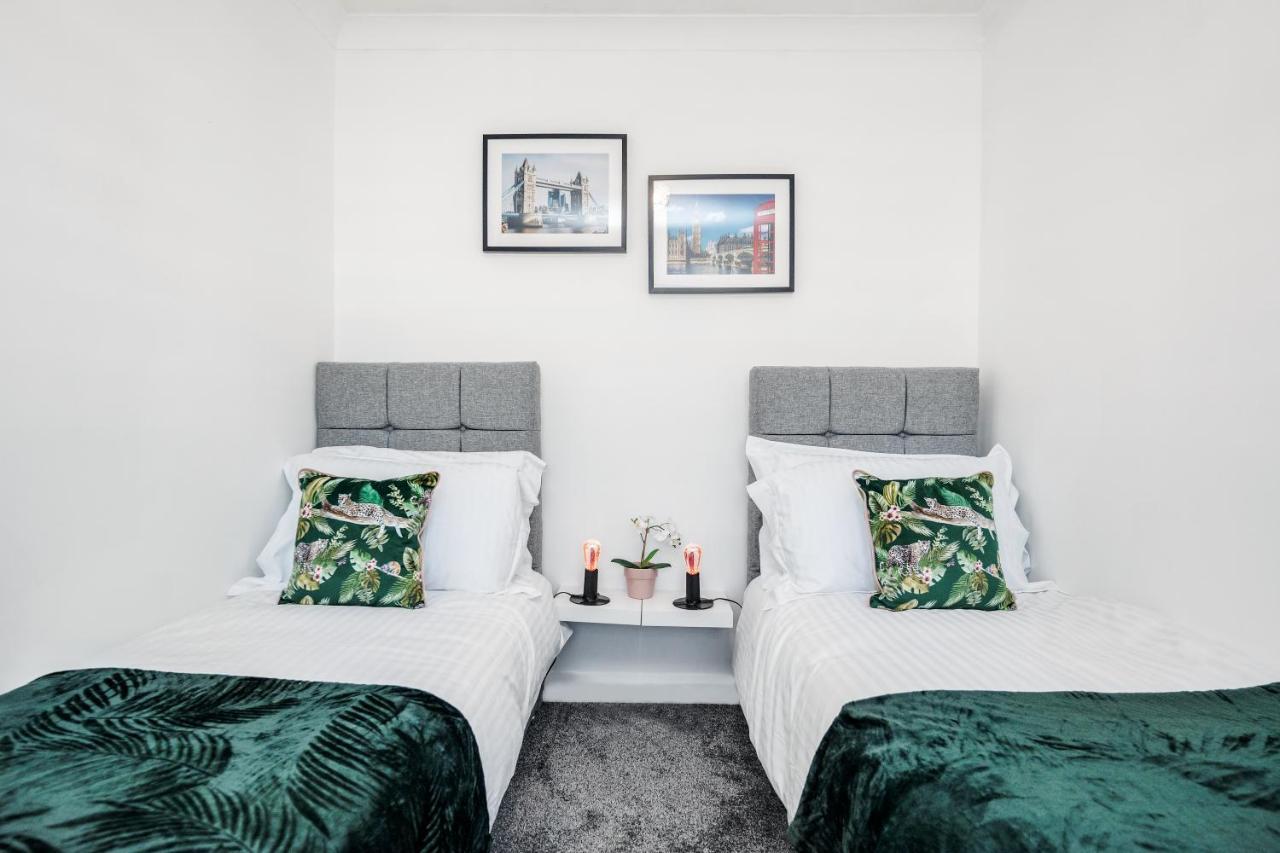 Heathrow 2-Bedroom Maisonette With Parking West Drayton  Exteriér fotografie