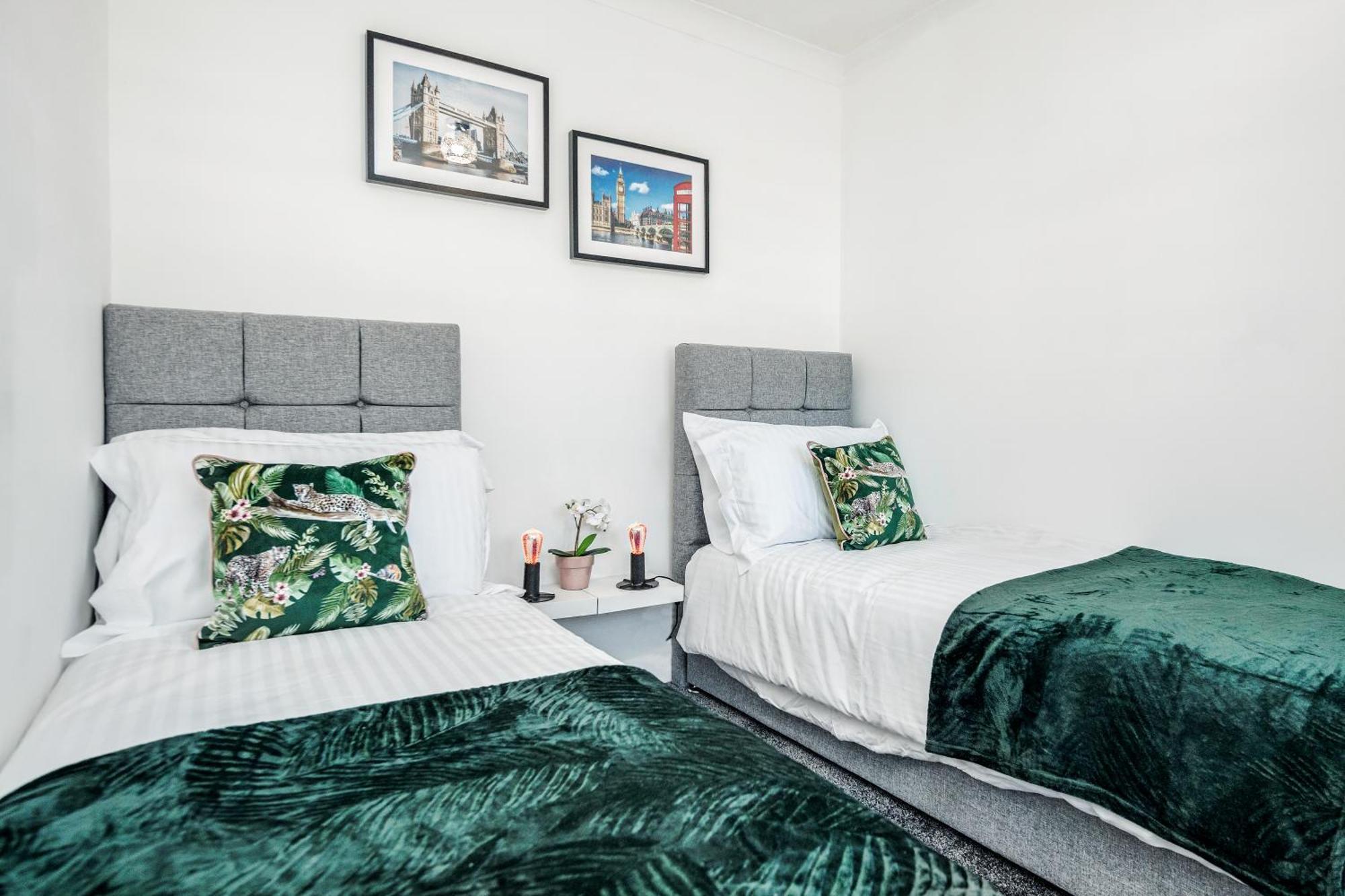Heathrow 2-Bedroom Maisonette With Parking West Drayton  Exteriér fotografie