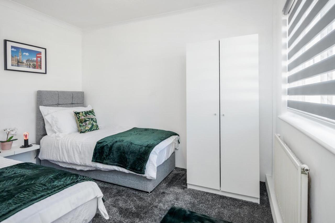 Heathrow 2-Bedroom Maisonette With Parking West Drayton  Exteriér fotografie
