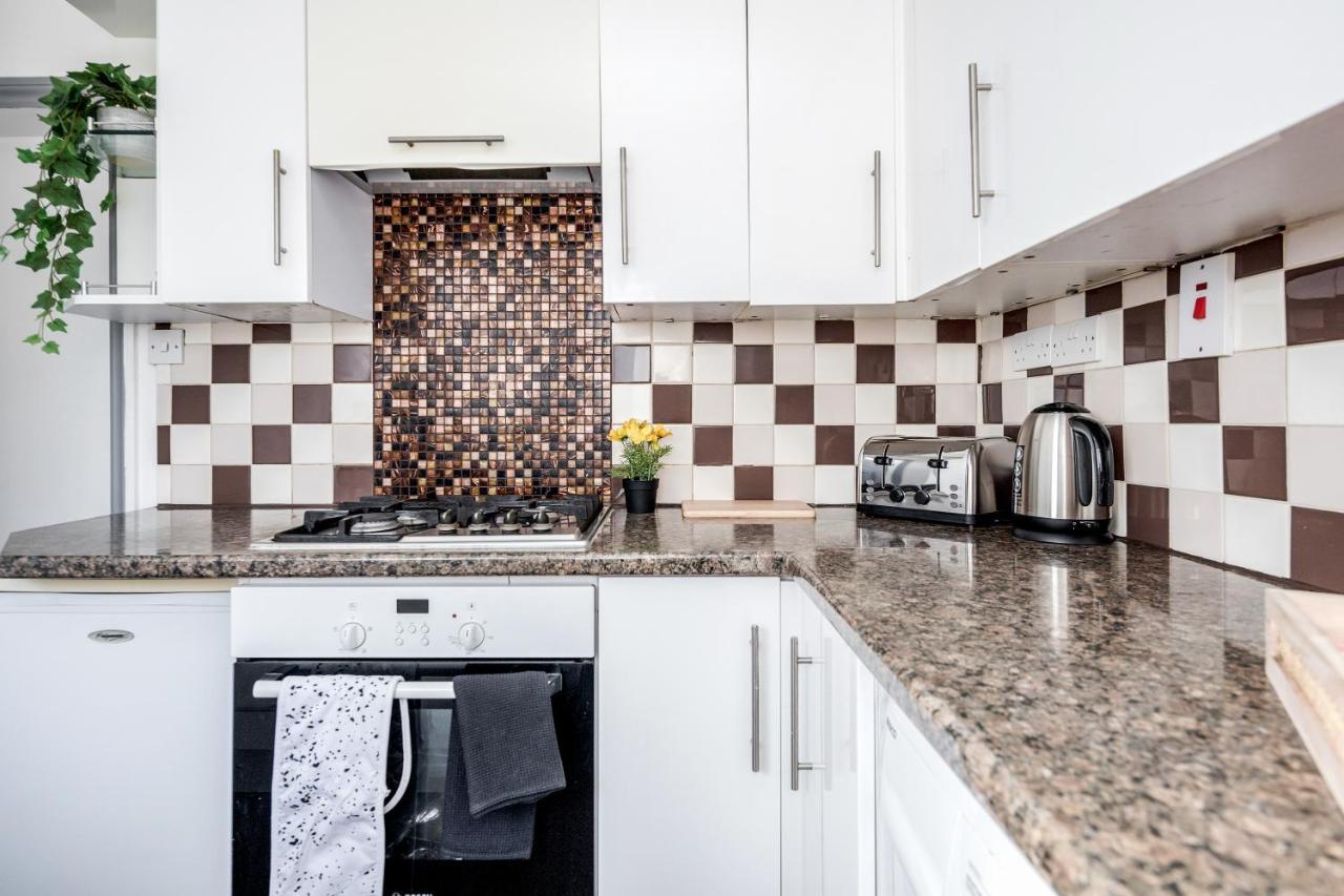 Heathrow 2-Bedroom Maisonette With Parking West Drayton  Exteriér fotografie