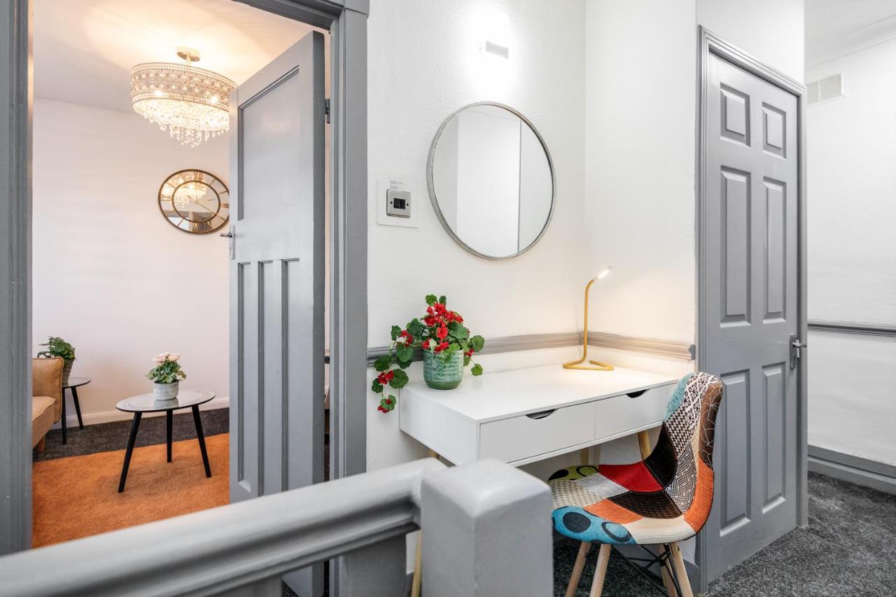 Heathrow 2-Bedroom Maisonette With Parking West Drayton  Exteriér fotografie