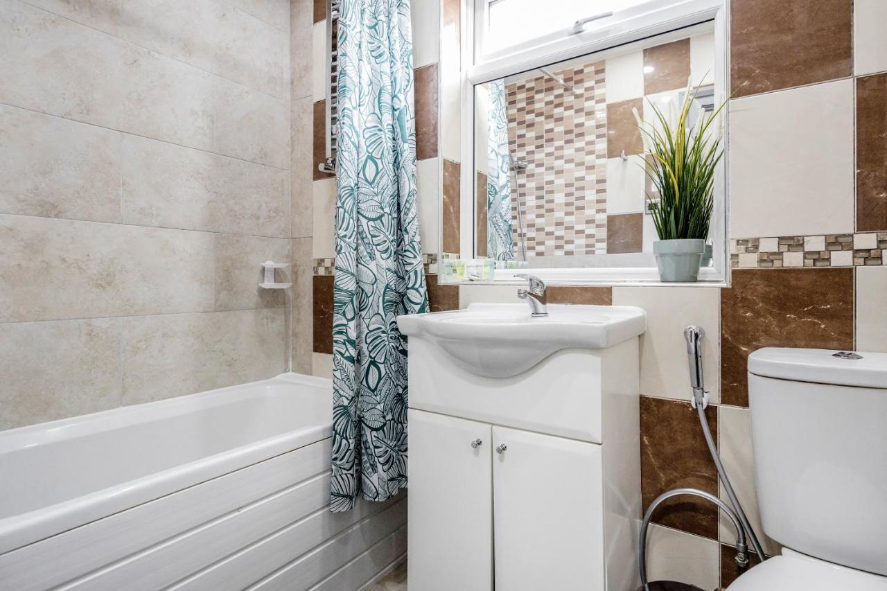 Heathrow 2-Bedroom Maisonette With Parking West Drayton  Exteriér fotografie