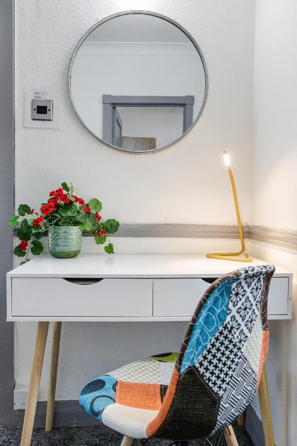 Heathrow 2-Bedroom Maisonette With Parking West Drayton  Exteriér fotografie