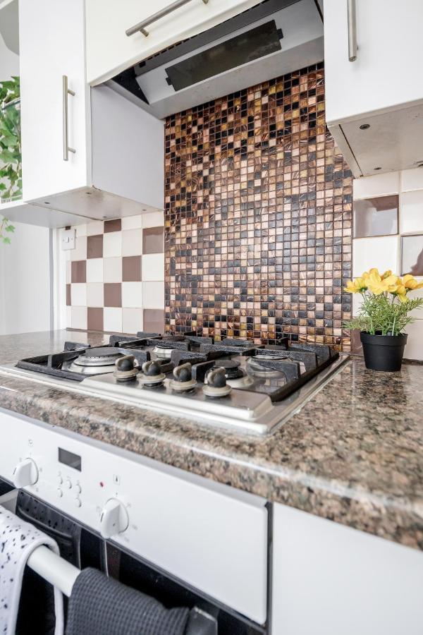Heathrow 2-Bedroom Maisonette With Parking West Drayton  Exteriér fotografie